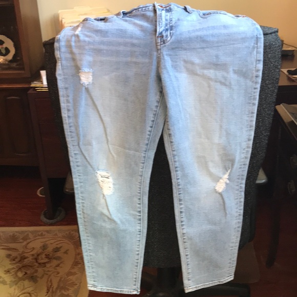 Lucky Brand Distressed Jeans - Picture 1 of 8
